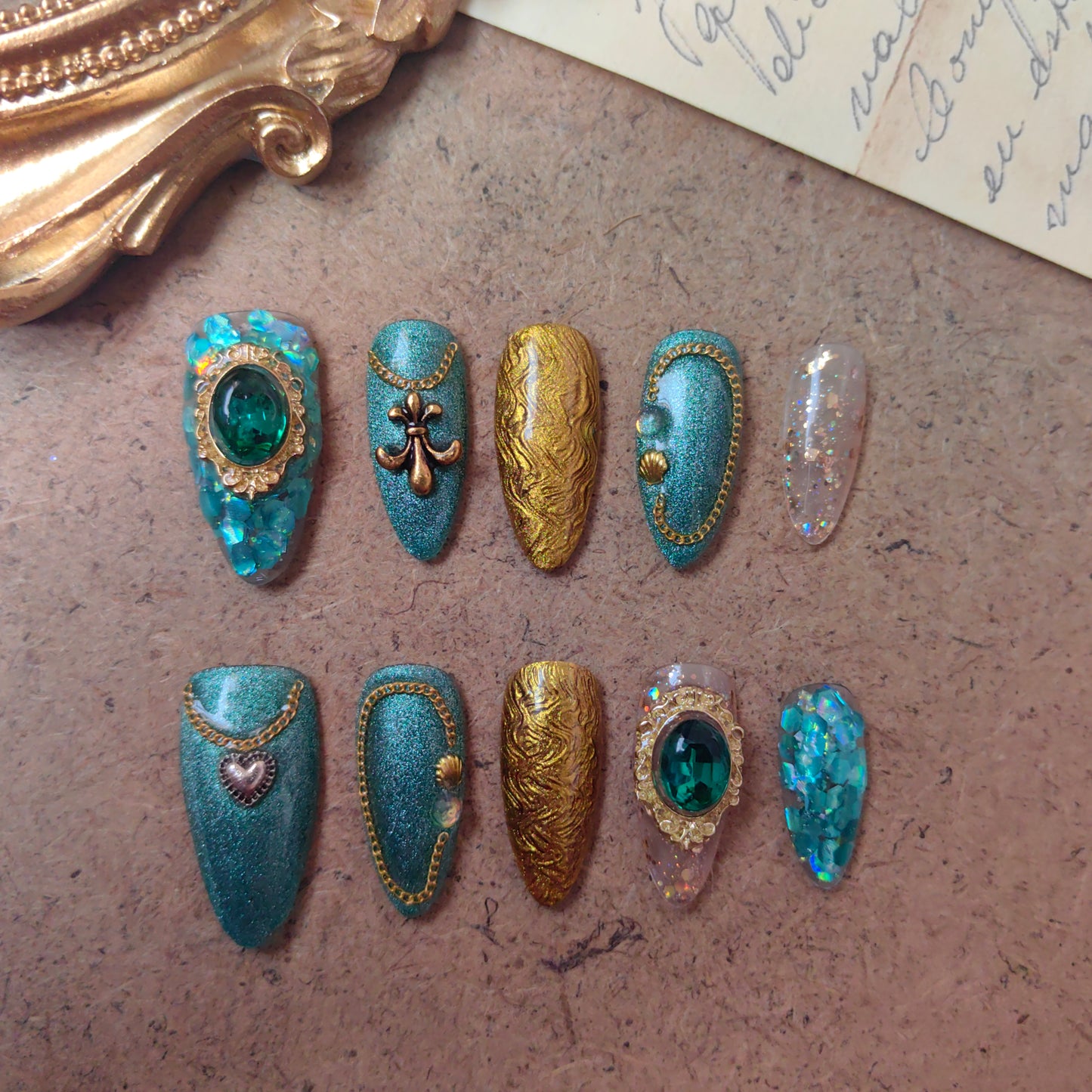 Turquoise Gem & Gold Chain Luxury Press-On Fake Nails